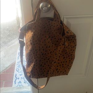 Adorable leopard print canvas Baggu tote!